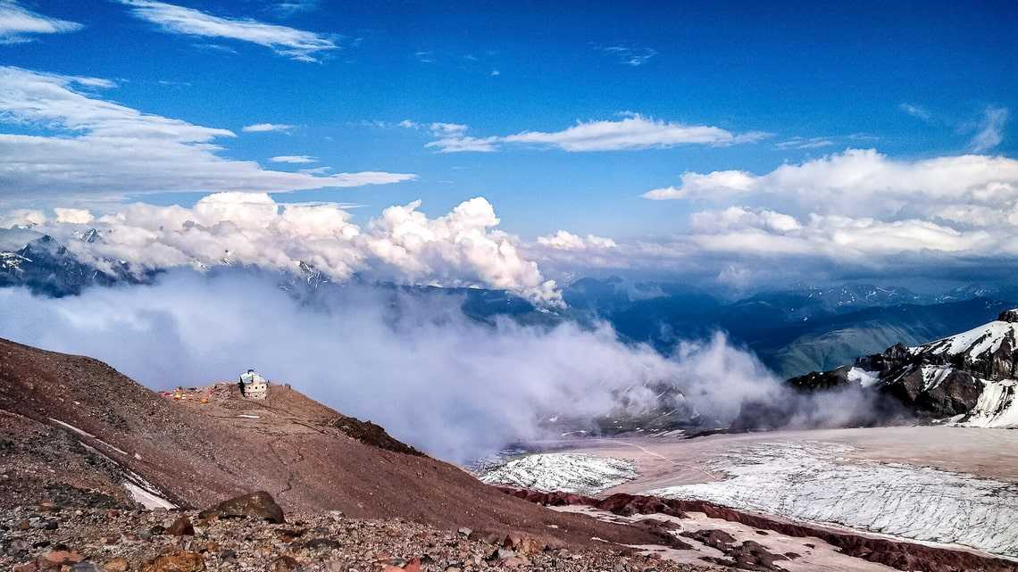 Между и над облаками с видом на Кавказский хребет - фото 9