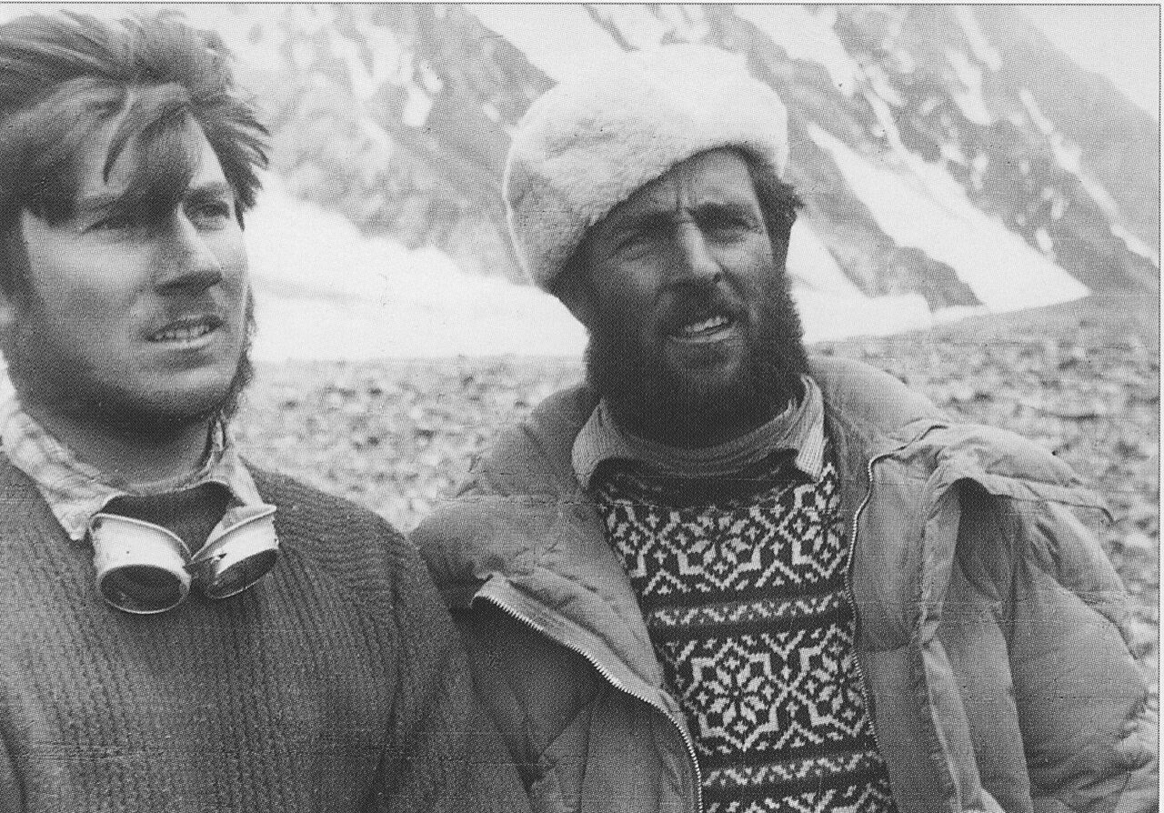 Вальтер Бонатті і Еріх Абрам у базовому таборі K2, 1954 рік